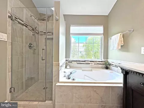 Bath - 47640 Comer Sq, Sterling, VA 20165 photo 3 of 6