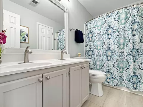 Bath - 47640 Comer Sq, Sterling, VA 20165 photo 4 of 6