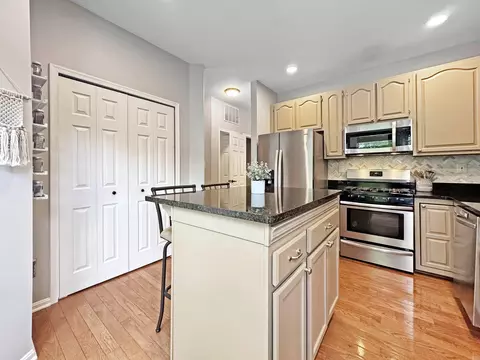 Kitchen - 47640 Comer Sq, Sterling, VA 20165 photo 4 of 5