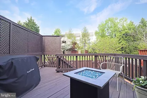Exterior - 47640 Comer Sq, Sterling, VA 20165 photo 6 of 10