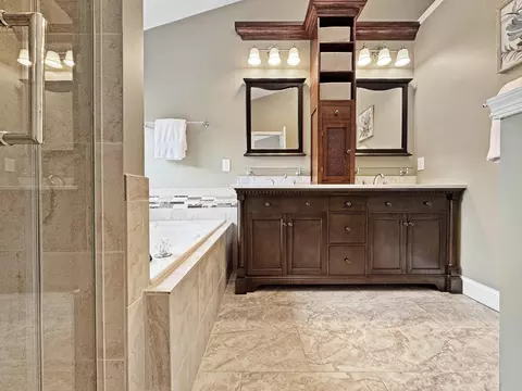 Bath - 47640 Comer Sq, Sterling, VA 20165 photo 2 of 6
