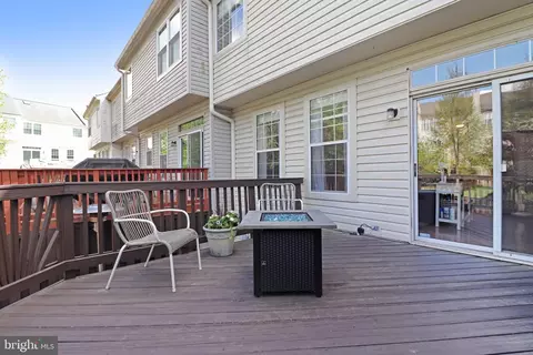 Exterior - 47640 Comer Sq, Sterling, VA 20165 photo 5 of 10