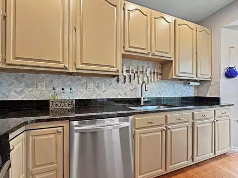 Kitchen - 47640 Comer Sq, Sterling, VA 20165 photo 3 of 5