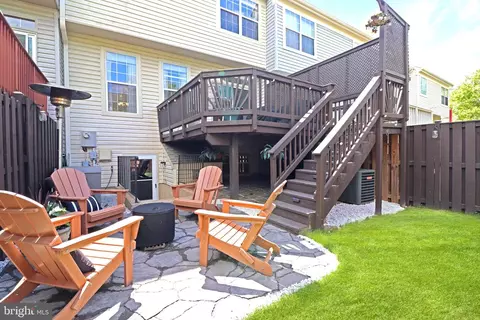 Exterior - 47640 Comer Sq, Sterling, VA 20165 photo 3 of 10