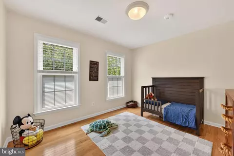 Bedroom - 20741 Parkside Cir, Sterling, VA 20165 photo 5 of 5