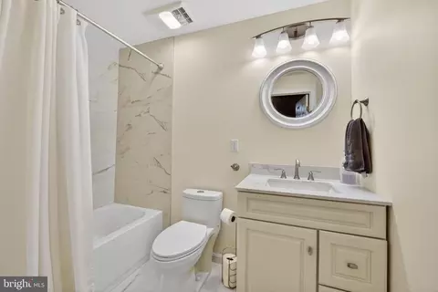 Bath - 20741 Parkside Cir, Sterling, VA 20165 photo 3 of 3