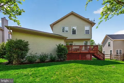 Exterior - 20741 Parkside Cir, Sterling, VA 20165 photo 4 of 7