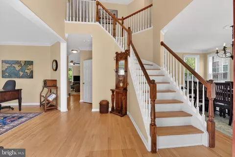 Entry Way - 20741 Parkside Cir, Sterling, VA 20165 photo 2 of 3