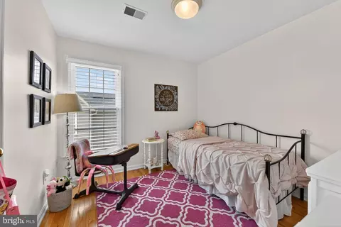 Bedroom - 20741 Parkside Cir, Sterling, VA 20165 photo 4 of 5