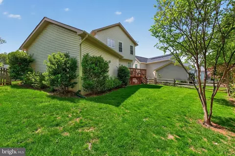 Exterior - 20741 Parkside Cir, Sterling, VA 20165 photo 5 of 7