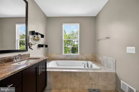 Bath - 23536 Epperson Sq, Brambleton, VA 20148 photo 3 of 4