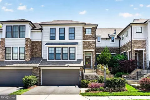 23536 Epperson Sq, Brambleton, VA 20148