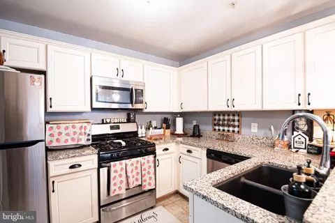 Kitchen - 45060 Brae Ter #202, Ashburn, VA 20147 photo 2 of 5