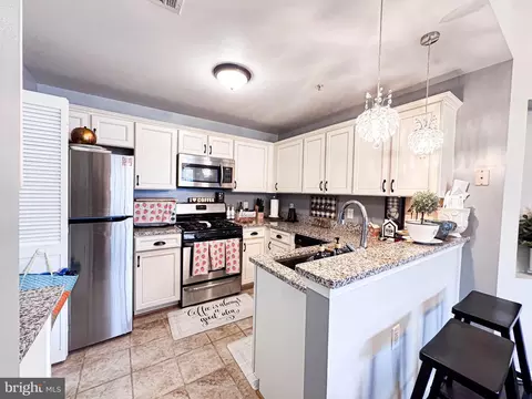 Kitchen - 45060 Brae Ter #202, Ashburn, VA 20147 photo 4 of 5