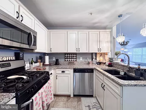 Kitchen - 45060 Brae Ter #202, Ashburn, VA 20147 photo 3 of 5