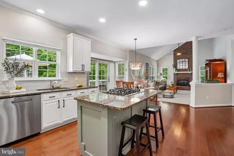 Kitchen - 42787 Oatyer Ct, Broadlands, VA 20148 photo 2 of 3