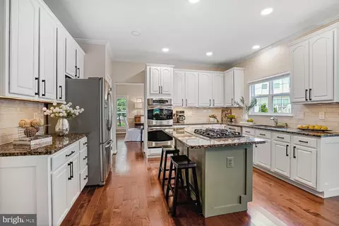 Kitchen - 42787 Oatyer Ct, Broadlands, VA 20148 photo 1 of 3