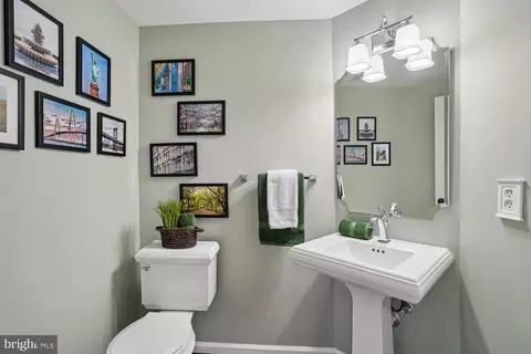 Bath - 42787 Oatyer Ct, Broadlands, VA 20148 photo 1 of 5