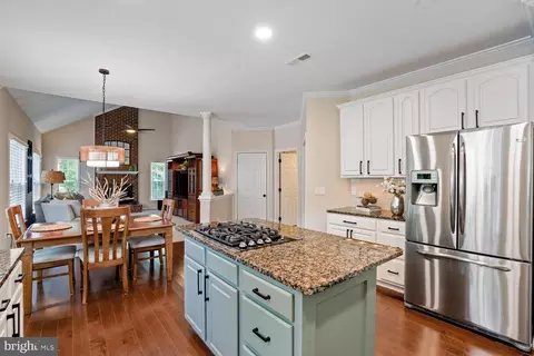 Kitchen - 42787 Oatyer Ct, Broadlands, VA 20148 photo 3 of 3