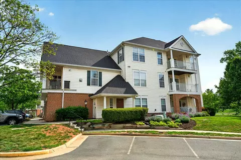 25280 Lake Shore Sq #205, Chantilly, VA 20152