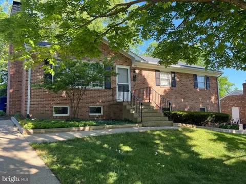 119 Prospect Dr SW, Leesburg, VA 20175