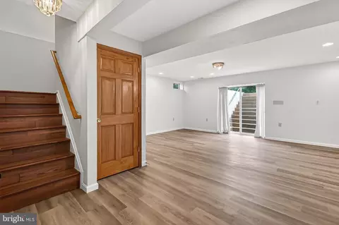 Living - 25825 Spring Farm Cir, Chantilly, VA 20152 photo 14 of 17