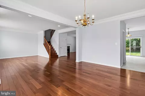 Living - 25825 Spring Farm Cir, Chantilly, VA 20152 photo 7 of 17