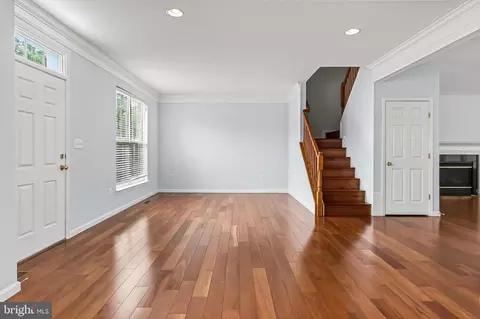 Living - 25825 Spring Farm Cir, Chantilly, VA 20152 photo 2 of 17
