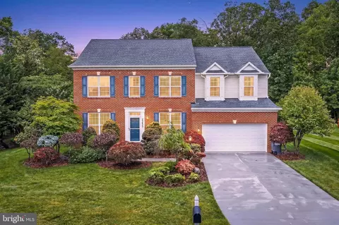 Exterior - 25825 Spring Farm Cir, Chantilly, VA 20152 photo 1 of 12