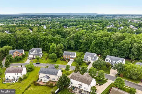 View/Area - 25825 Spring Farm Cir, Chantilly, VA 20152 photo 3 of 11