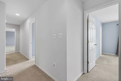 Entry Way - 25825 Spring Farm Cir, Chantilly, VA 20152 photo 2 of 2