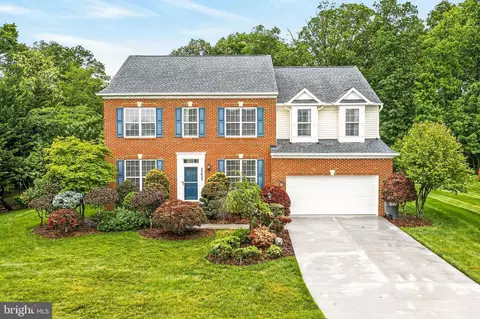 Exterior - 25825 Spring Farm Cir, Chantilly, VA 20152 photo 3 of 12