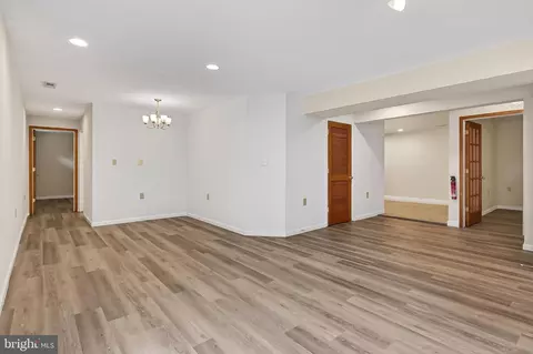 Living - 25825 Spring Farm Cir, Chantilly, VA 20152 photo 16 of 17