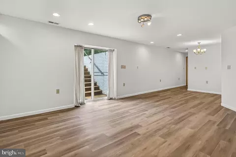 Living - 25825 Spring Farm Cir, Chantilly, VA 20152 photo 15 of 17