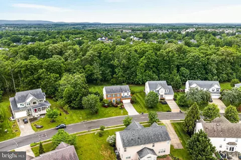 View/Area - 25825 Spring Farm Cir, Chantilly, VA 20152 photo 2 of 11
