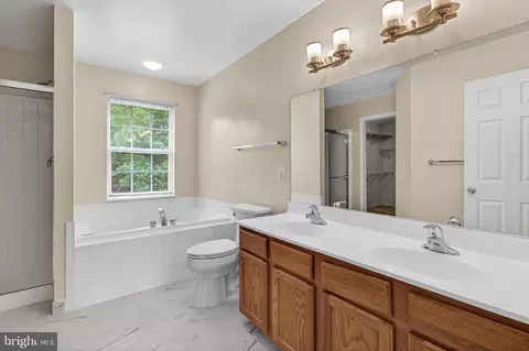 Bath - 25825 Spring Farm Cir, Chantilly, VA 20152 photo 1 of 4