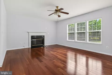 Living - 25825 Spring Farm Cir, Chantilly, VA 20152 photo 9 of 17