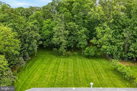 Exterior - 25825 Spring Farm Cir, Chantilly, VA 20152 photo 11 of 12