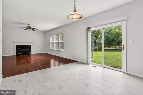 Living - 25825 Spring Farm Cir, Chantilly, VA 20152 photo 13 of 17