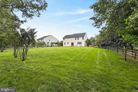 Exterior - 25825 Spring Farm Cir, Chantilly, VA 20152 photo 8 of 12