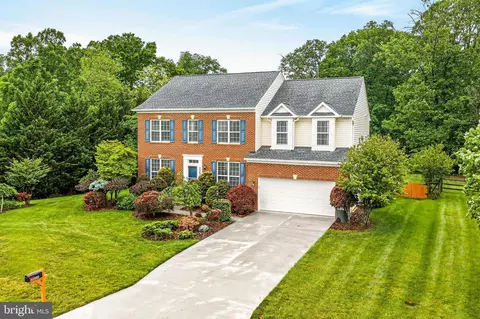 Exterior - 25825 Spring Farm Cir, Chantilly, VA 20152 photo 2 of 12