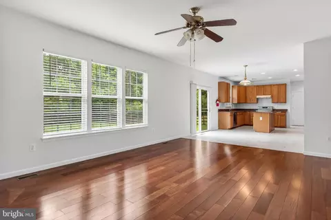 Living - 25825 Spring Farm Cir, Chantilly, VA 20152 photo 12 of 17