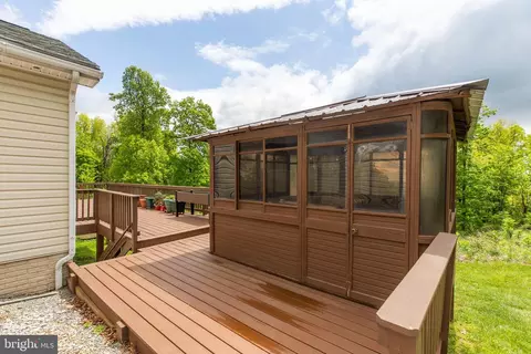 Exterior - 20711 Blueridge Mountain Rd, Paris, VA 20130 photo 10 of 20