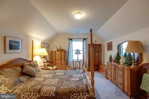 Bedroom - 20711 Blueridge Mountain Rd, Paris, VA 20130 photo 1 of 6