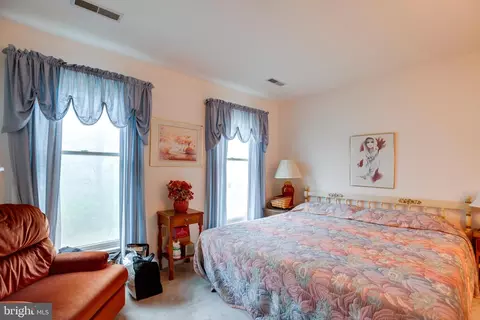 Bedroom - 20711 Blueridge Mountain Rd, Paris, VA 20130 photo 2 of 6