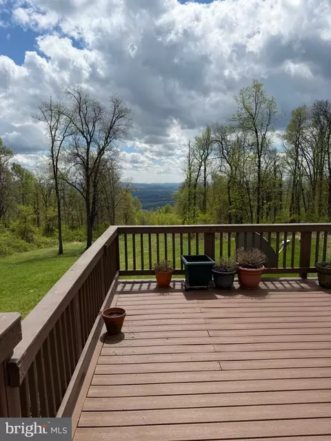 Exterior - 20711 Blueridge Mountain Rd, Paris, VA 20130 photo 4 of 20