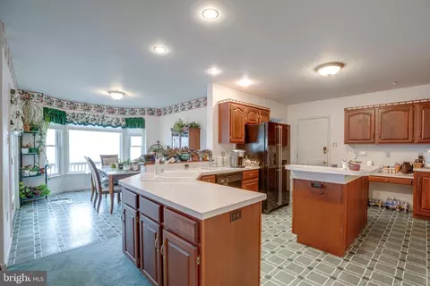 Kitchen - 20711 Blueridge Mountain Rd, Paris, VA 20130 photo 3 of 6