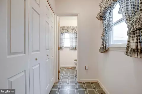 Entry Way - 20711 Blueridge Mountain Rd, Paris, VA 20130 photo 4 of 7