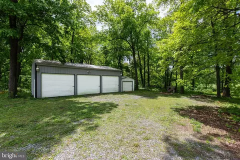 Exterior - 20711 Blueridge Mountain Rd, Paris, VA 20130 photo 16 of 20