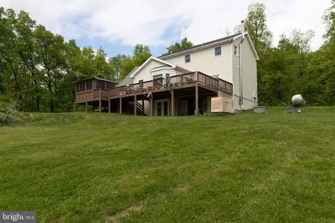 Exterior - 20711 Blueridge Mountain Rd, Paris, VA 20130 photo 14 of 20
